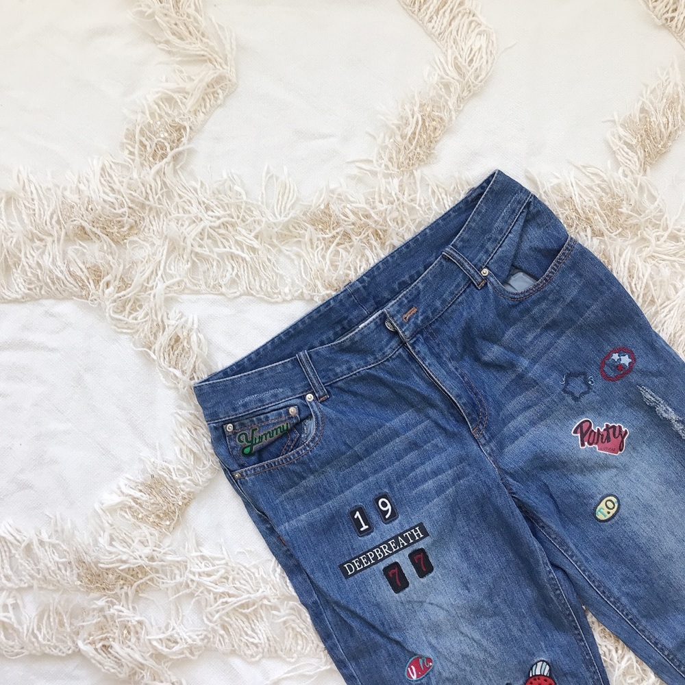GIRDEAR Unique Embellished Jeans w/ Stickers 💕💕